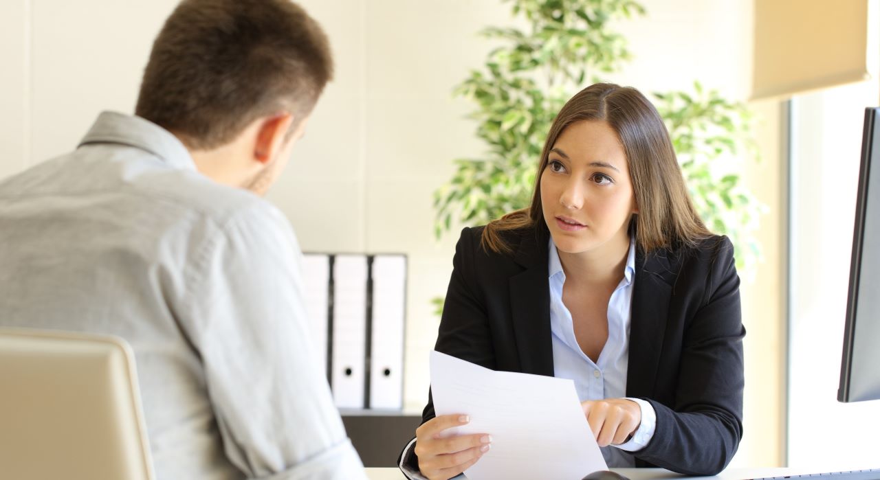 Manager and employee having difficult discussion