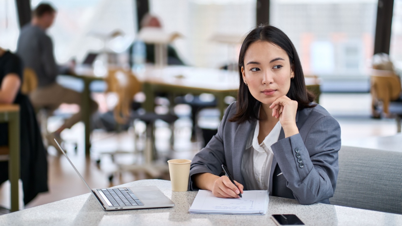 Disengaged female employee, looking distracted